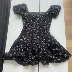 Off shoulder dress w lace detailing!